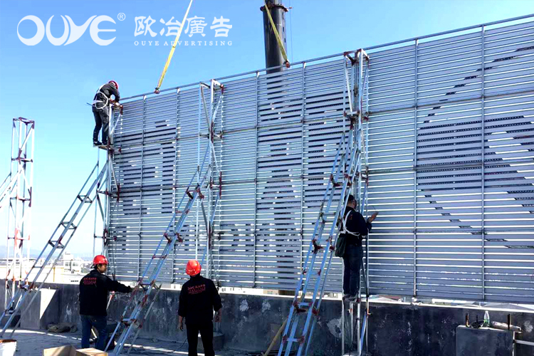  城市商業(yè)新景觀(guān)：招牌制作行業(yè)迎來(lái)技術(shù)革新與規(guī)范化發(fā)展